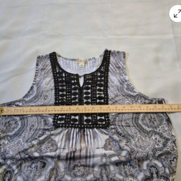 World Unity‎ Womens XL Sleeveless Top Gray Pink Embroidered Neck Boho Style A31 - Picture 6 of 10